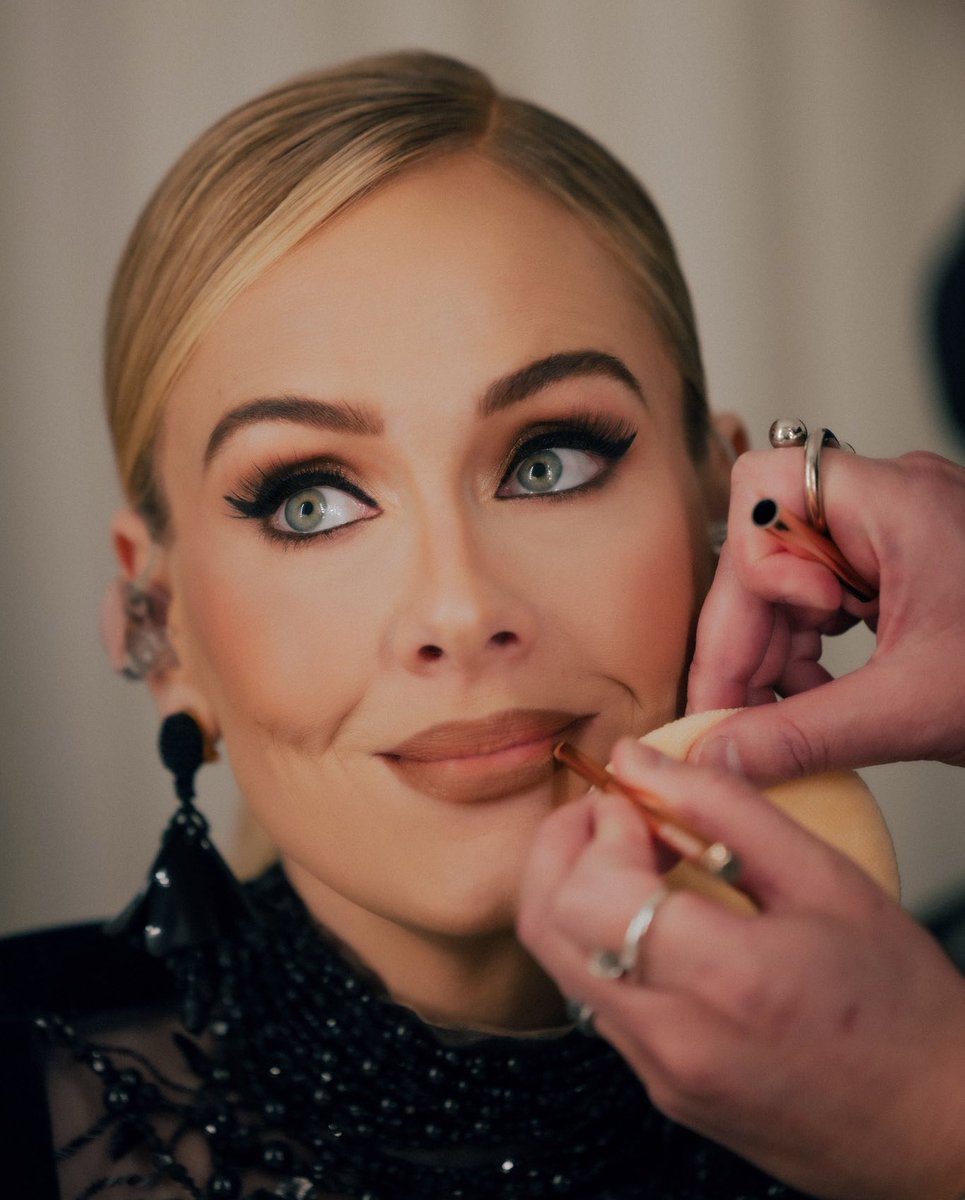 sinclairjournal's tweet image. Adele flawless in new photo.