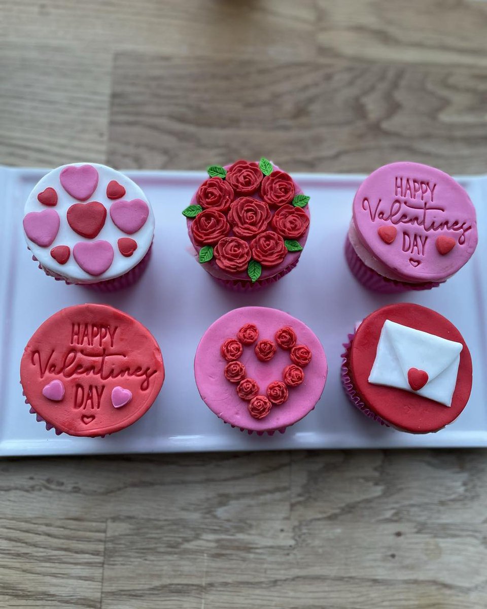 ❤️❤️Valentines Cupcakes❤️❤️

Box of 4 £12.00
Box of 6 £18.00

Message us to order your box today!
#supportsmallbusiness #Valentines2024 
<a href="/ThePigGuide/">ThePrandialPlayground</a> <a href="/VisitBath/">Visit Bath</a>