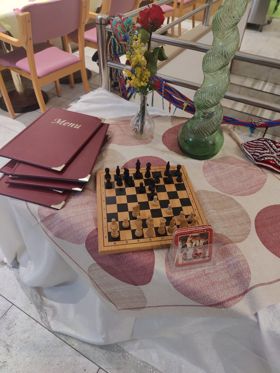 acherm's tweet photo. #ChessEveryWhere in a restaurant in #Bern #Switzerland #vamos2024 https://t.co/ZNlbrG6WKu