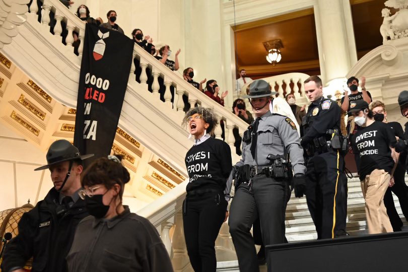 JVPPhilly's tweet photo. No rest until we divest.

Pennsylvanians want the general assembly to invest in our communities–not genocide and war. https://t.co/VYwaTtzSuj