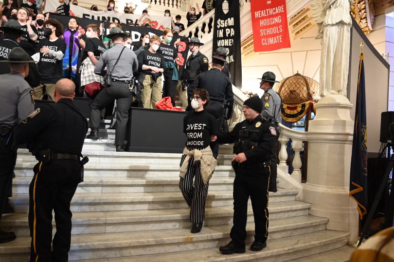 JVPPhilly's tweet photo. No rest until we divest.

Pennsylvanians want the general assembly to invest in our communities–not genocide and war. https://t.co/VYwaTtzSuj