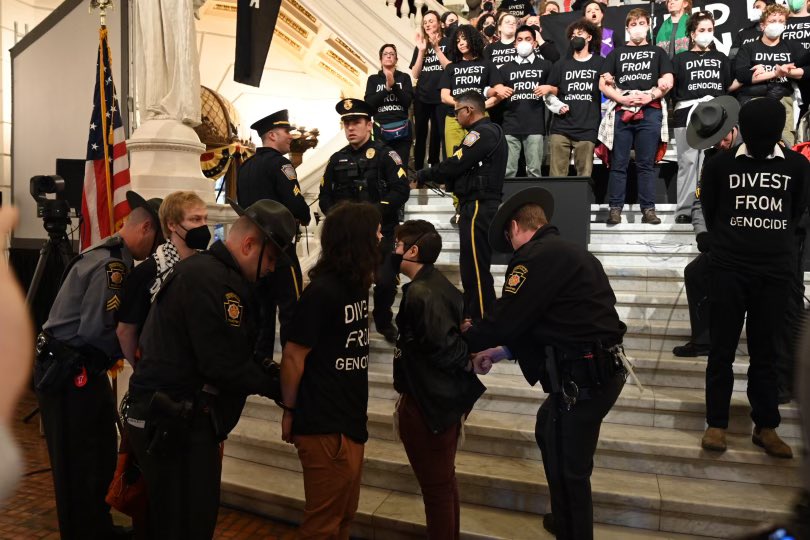 JVPPhilly's tweet photo. No rest until we divest.

Pennsylvanians want the general assembly to invest in our communities–not genocide and war. https://t.co/VYwaTtzSuj