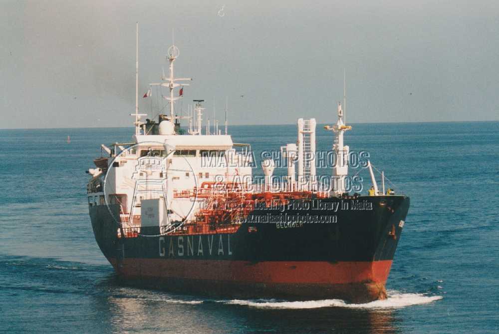 Shipguru's tweet photo. #Spanishbuilt #LPG #gascarrier #BECQUER #entering  #grandharbourmalta - 02.02.2004 - www.maltashipphotos.com- NO PHOTOS can be used or manipulated without our permission https://t.co/EmyVK0XqNG