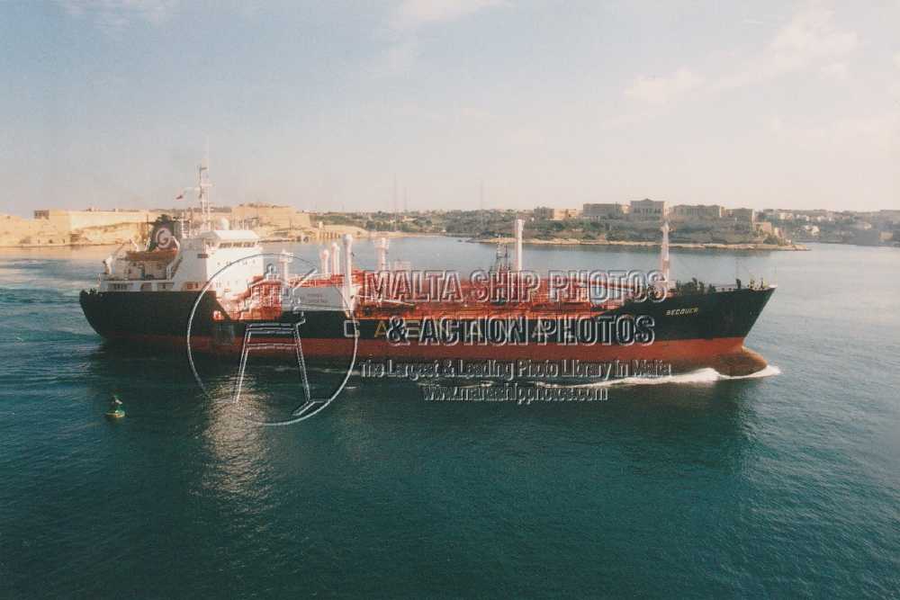 Shipguru's tweet photo. #Spanishbuilt #LPG #gascarrier #BECQUER #entering  #grandharbourmalta - 02.02.2004 - www.maltashipphotos.com- NO PHOTOS can be used or manipulated without our permission https://t.co/EmyVK0XqNG
