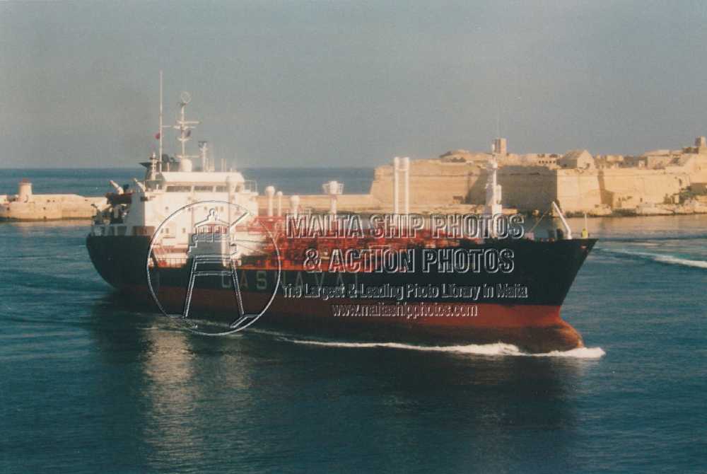 Shipguru's tweet photo. #Spanishbuilt #LPG #gascarrier #BECQUER #entering  #grandharbourmalta - 02.02.2004 - www.maltashipphotos.com- NO PHOTOS can be used or manipulated without our permission https://t.co/EmyVK0XqNG