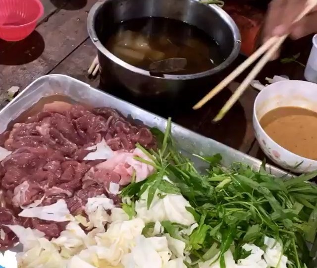 ryhoehoe's tweet image. We arrived at the restaurant. MEET IN PARIS restaurant is very famous in Culver city. You need to try it if you get the chance lol