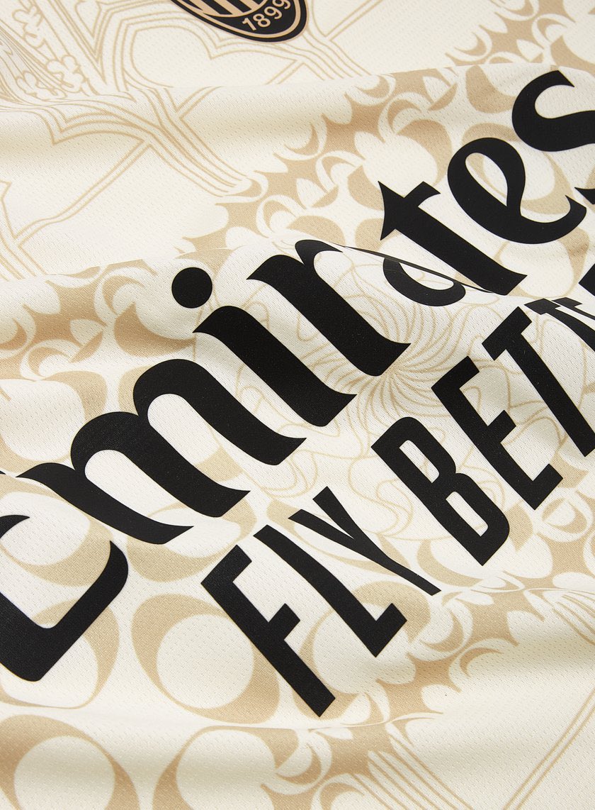 JustFreshKicks tweet media