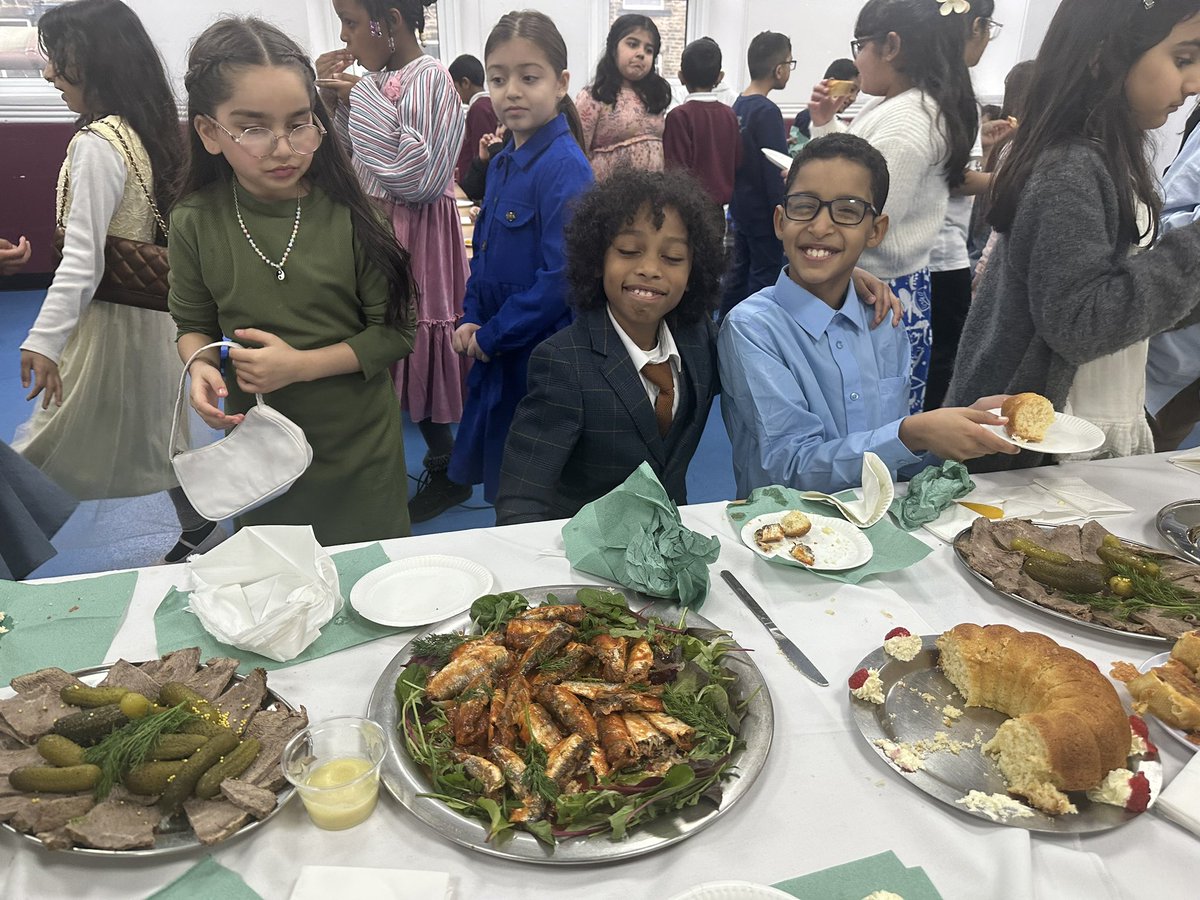 WarleyRoadPri's tweet photo. More Titanic! Feasting like first-class explorers! Year 4 have been savouring the Titanic menus and discovering the flavours of the past. Bon appétit! 🍽️🚢 #TitanicDay #History#Curriculum https://t.co/x2AJuzXYO2