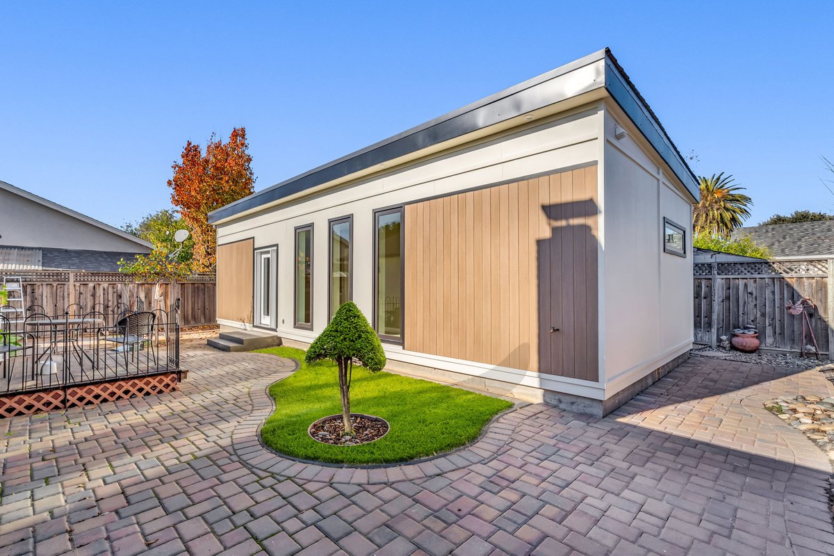 RealmRoof's tweet image. Roof and Realm’s X64 has made its home in the vibrant city of San Jose, California.  

Don’t miss out and start your process today, schedule your Free Assessment, LINK IN BIO!

 #ADU #ADUBuilder #CaliforniaADU  #ModularHome #ModernDesign #affordablehousing #affordablehome