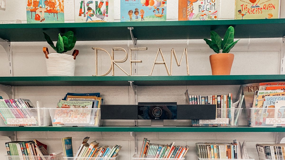 PolyCompany's tweet image. Discover how #PolySolutions for #Education empower educators to build technology-enhanced classrooms for #HybridTeaching with #PolyStudio USB.

Learn more 👉 bit.ly/33XjFYw