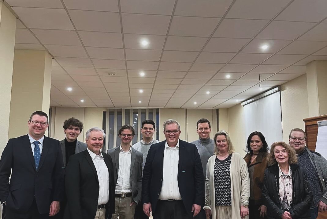 Letzten Freitag wurde ich auf dem Kreisparteitag der FDP Oberhausen zum Kreisvorsitzenden wiedergewählt, vielen Dank für das Vertrauen! Ich freue mich auf die anstehenden Herausforderungen und die weitere Arbeit zusammen mit unserem neuen Vorstand.