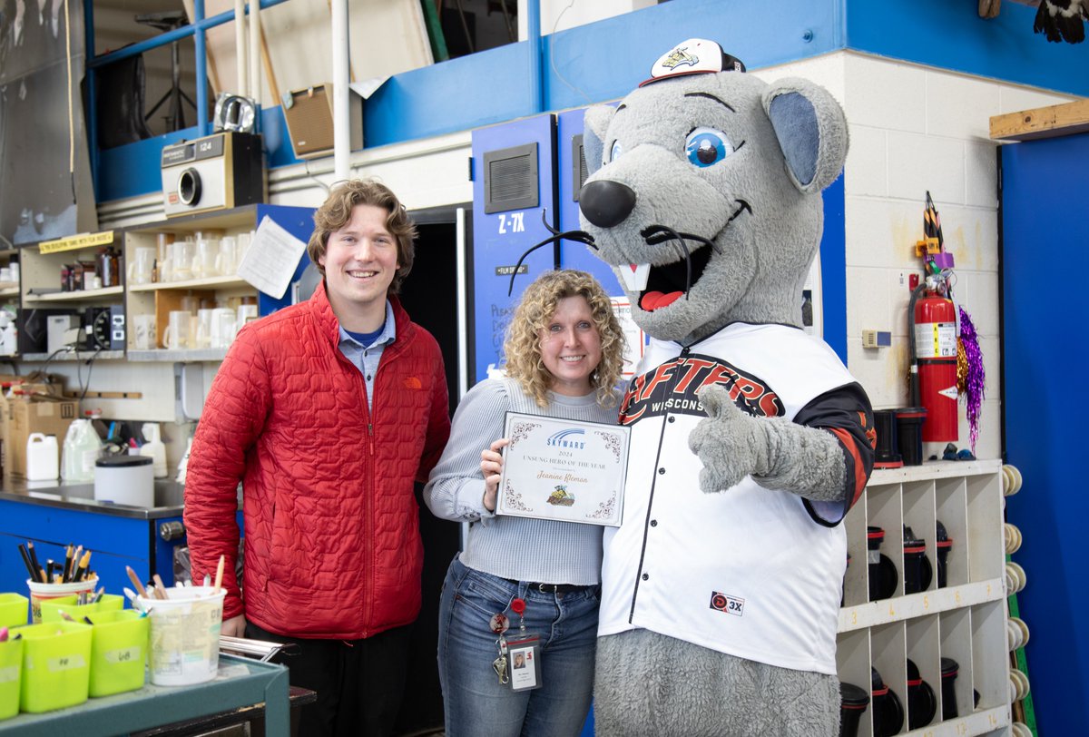 Skyward_Inc's tweet photo. We're proud to present the recipient of the 2024 Unsung Hero of the Year Award: Jeanine Kleman! 🎉

An art teacher at @WRPSDistrict, Ms. Kleman has made a positive and impactful difference in the lives of students for 25 years. Together with the @RapidsRafters, we had the honor of presenting Ms. Kleman with her award this morning during a surprise visit to her classroom. Thank you for inspiring students and bettering your community each day!

#Award #TeacherAppreciation #CentralWisconsin