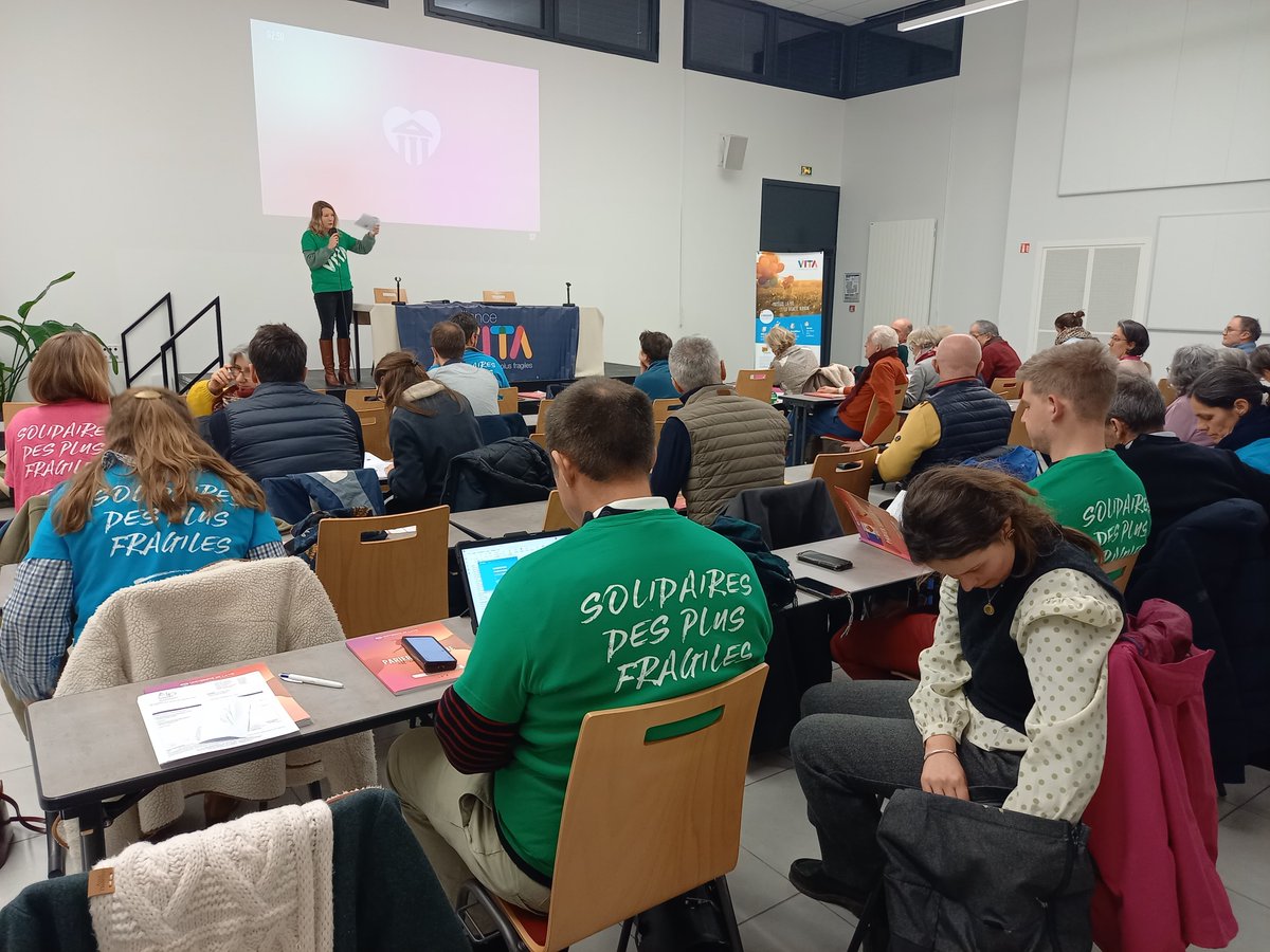 CloG83's tweet photo. #UDVie @allianceVITA c'est parti ! 4ème soirée #EnDirect #Annecy https://t.co/2Pp0nfCPGc