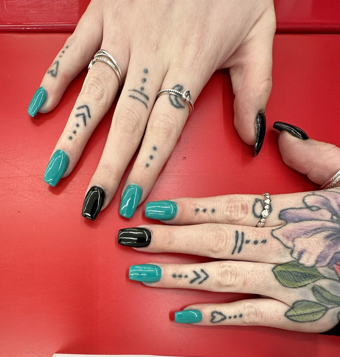 Lynnstra94's tweet photo. Momma got her claws done #coffinnails #dippowder #mommamonday #fyp https://t.co/1ZfO1YN6Bw