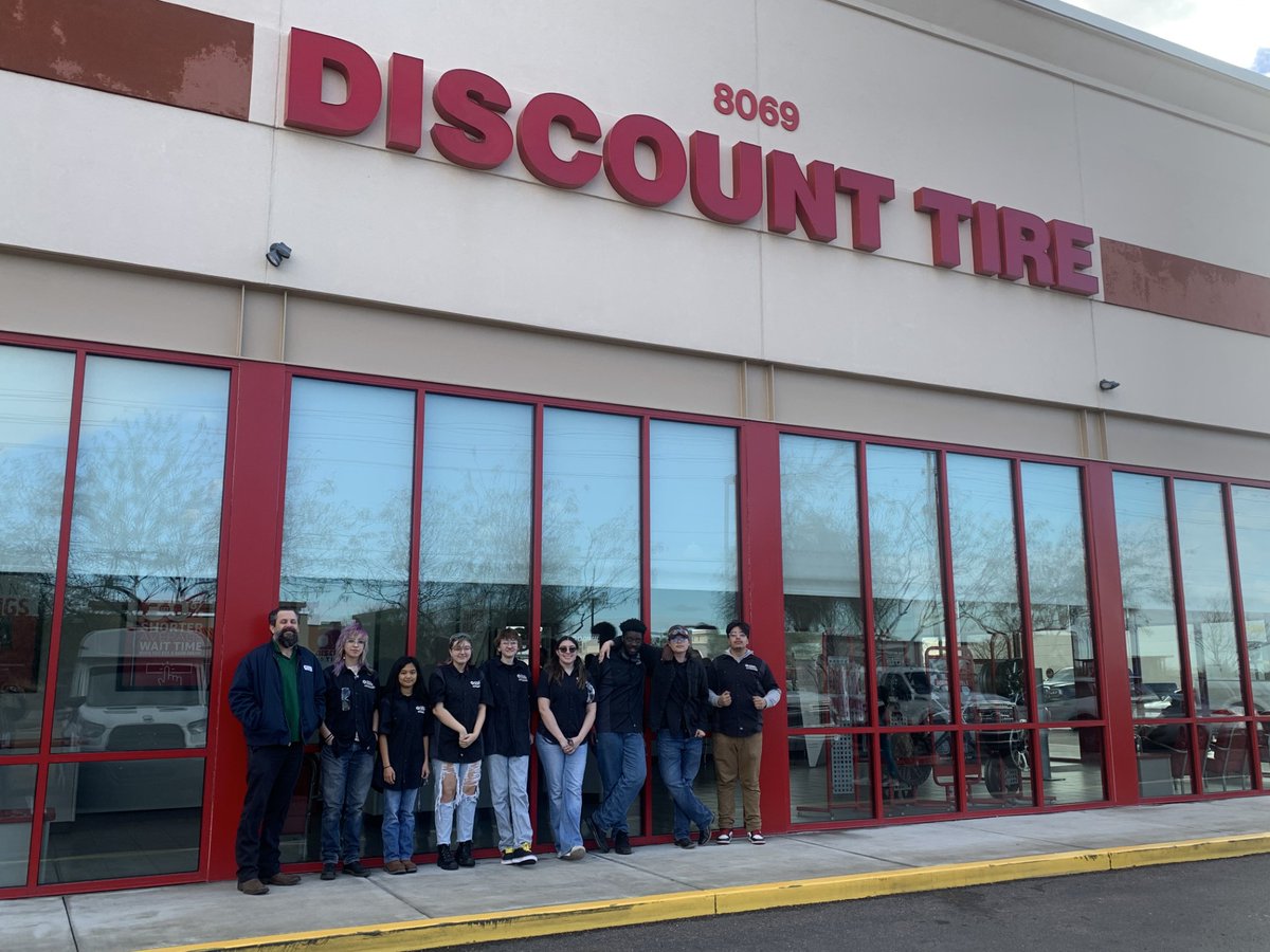 Huge thank you to <a href="/DiscountTire/">Discount Tire</a> for hosting our <a href="/PeoriaPanthers/">Peoria High Panthers</a> Auto III-IV program last Friday! #PeoriaUnified11