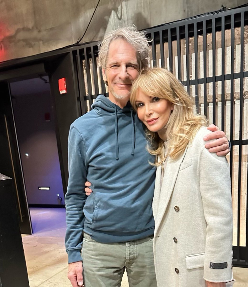 I had a wonderful time catching up with my friend Jaclyn Smith, who came to see 'The Connector' at the MCC Theater. @realjaclynsmith @JayDSchwartz