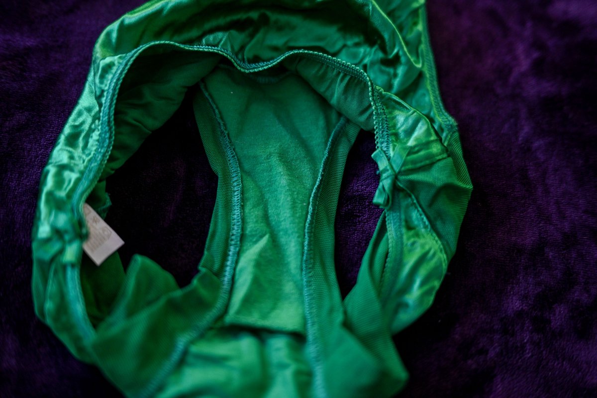 SwathedInSatin's tweet photo. Oh, Hello St. Patrick's Day! 💚☘️ #KissMeImIrish 

EVC Vintage Victoria's Secret Second Skin flutter hi-cut panties, Green, M

https://t.co/l7UsUVWFpv https://t.co/o7iXpIRuYa