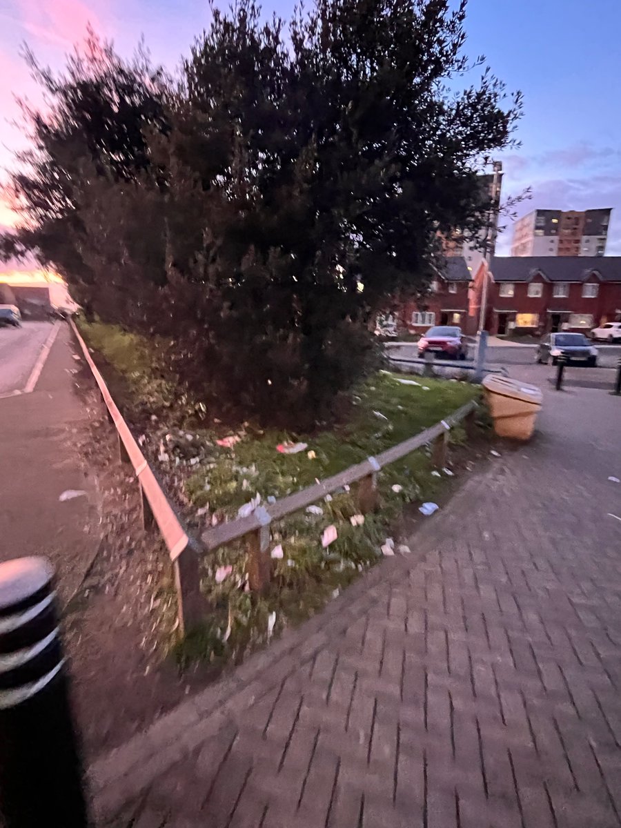GavinS73's tweet photo. @AsdaServiceTeam No point feeding this back to the Bootle store manager. His poor management is why it looks like this &amp; why the problem has been ignored. This needs to be raised to senior regional manager or directors. This is a complaint, not a request. Thoughts on the issue @seftoncouncil ? https://t.co/Q1p6YHyYia