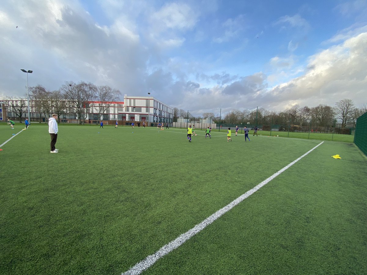 AdamDovePE's tweet photo. Great to have @NewportCounty striker @Will_Evs8 join us for training today ⚽️ 

Amazing experience for our students to meet one of their heroes.  

Thanks for coming Will 🙌 https://t.co/8rIAIxVqL6