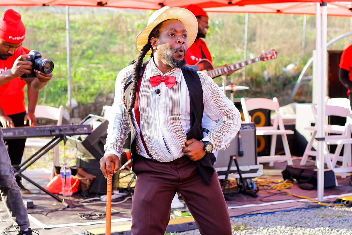 MahumaGroup's tweet photo. Our #MahumaCrushMonday this week goes to the one and only Khutso Matlala who is an only an amazing actor and a blessing to watch on stage, he is also our stage manager!!!

We love your work Khutso, you're the best!!! Send your love to Khutso in the comment section🎭🎭🎭 https://t.co/g19jwEcqo0