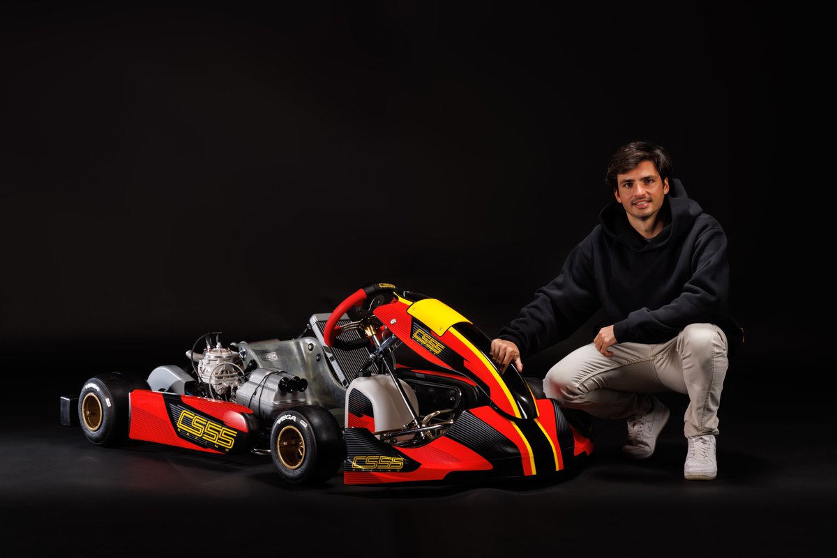 Carlossainz55's tweet photo. Tras un año de trabajo e ilusión, CS55 Racing ya es una realidad! Estoy encantado de presentar este proyecto de la mano de OTK Kart Group, con quien competí cuando era pequeño! Ganas de verlo en pista!

👉🏼https://t.co/ZJMtZbVEIR https://t.co/xov0bgSpeQ