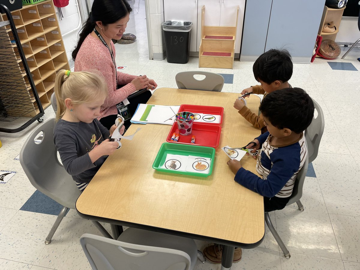 Inclusive practices are an important part of our <a href="/FSD79/">Fremont District 79</a> preschool program <a href="/Lincoln__Lions/">Lincoln Early Learning Center</a>. Our occupational therapist leads small groups in each of our classrooms. #LincolnPride