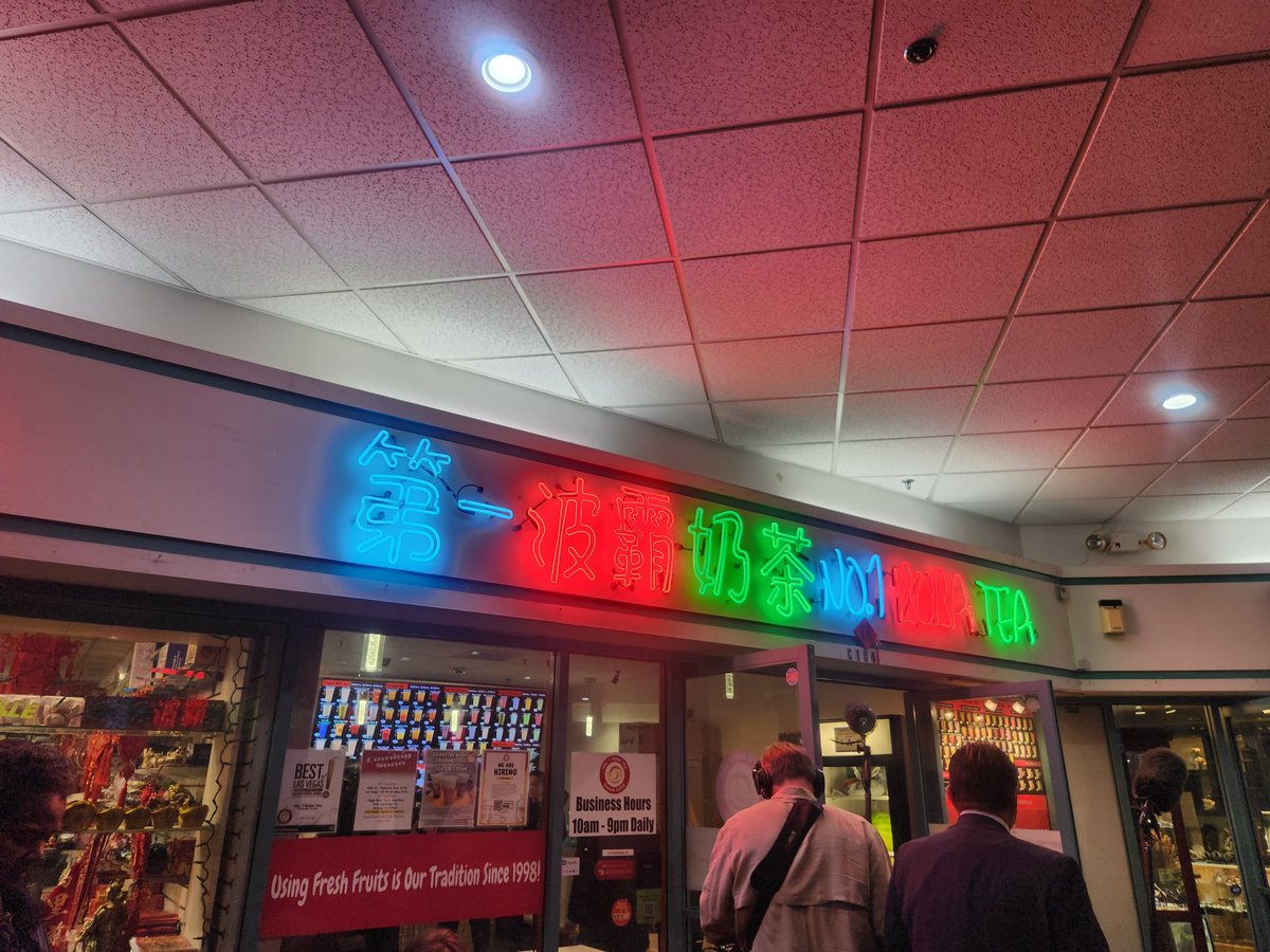 jess_hillyeah's tweet photo. President Biden is about to visit a boba shop in Chinatown. https://t.co/EbnMmGy0co