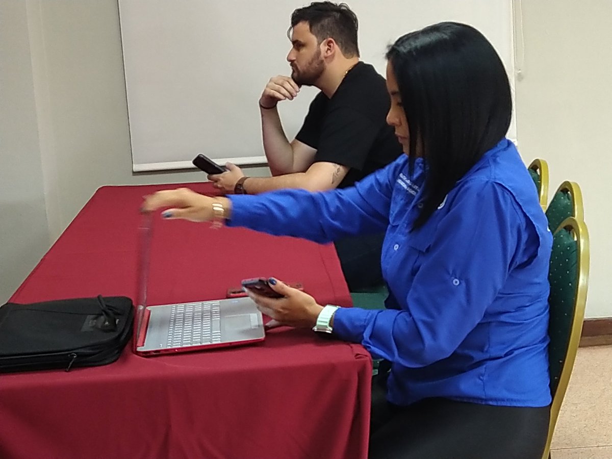 CNPCaracas's tweet photo. #5Feb Inicia taller Seguridad Digital  en #Valencia dirigido a periodistas y estudiantes de comunicación social, gracias a alianza entre @redesayuda  , #cnpCaracas y @CNP_Carabobo .  #CapacitacionEnSeguridadDigital https://t.co/m4P2UvROAE