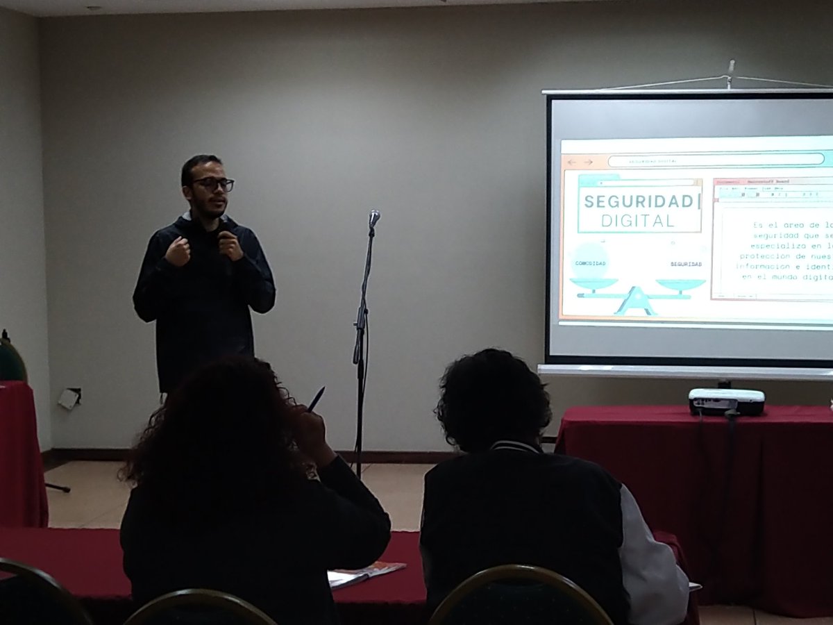 CNPCaracas's tweet photo. #5Feb Inicia taller Seguridad Digital  en #Valencia dirigido a periodistas y estudiantes de comunicación social, gracias a alianza entre @redesayuda  , #cnpCaracas y @CNP_Carabobo .  #CapacitacionEnSeguridadDigital https://t.co/m4P2UvROAE
