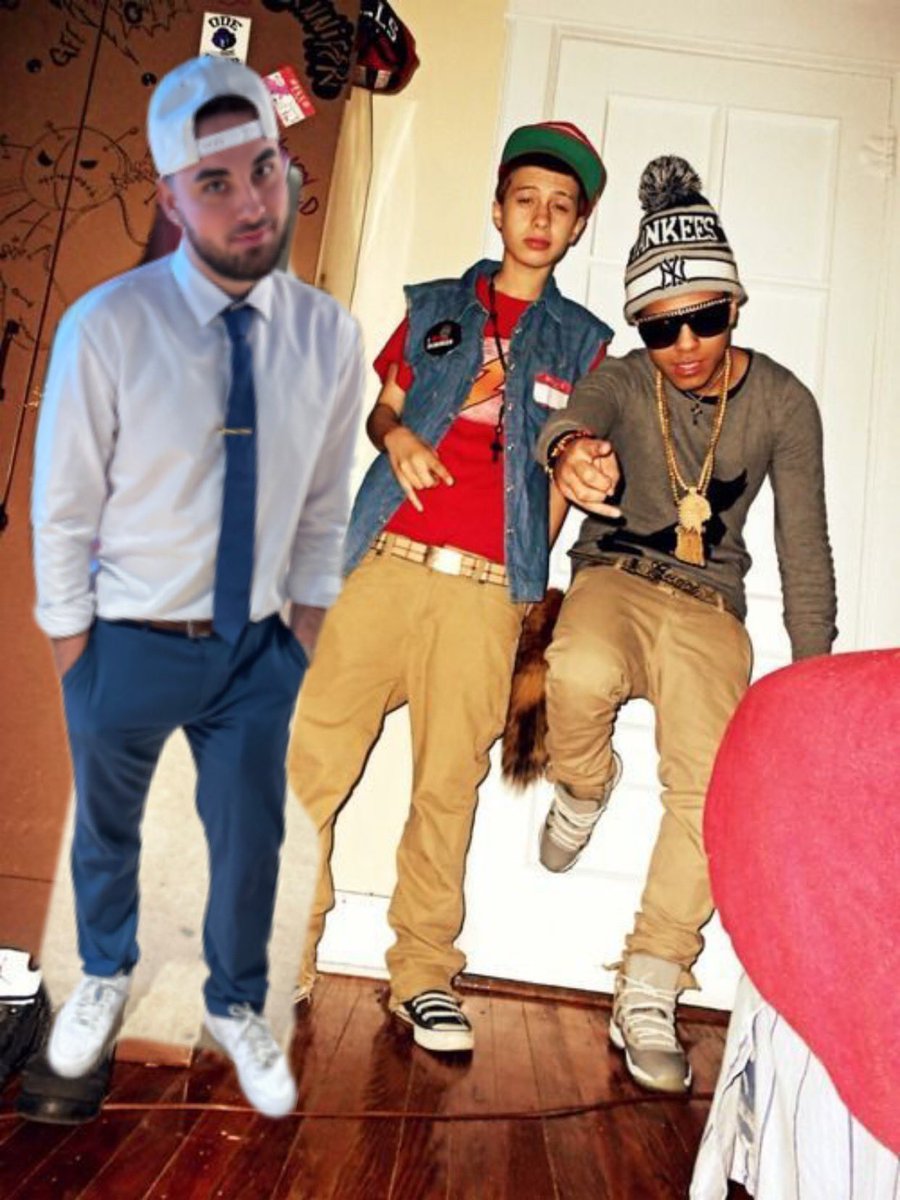 VarejaoWig's tweet image. #SnapBacksAndTattoos