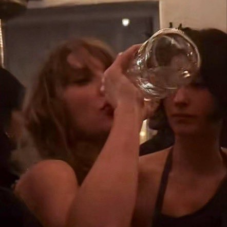 TheSwiftSociety's tweet photo. 📷| @TaylorSwift13 at the Grammys after-party 🍾 https://t.co/DeREHMQob3