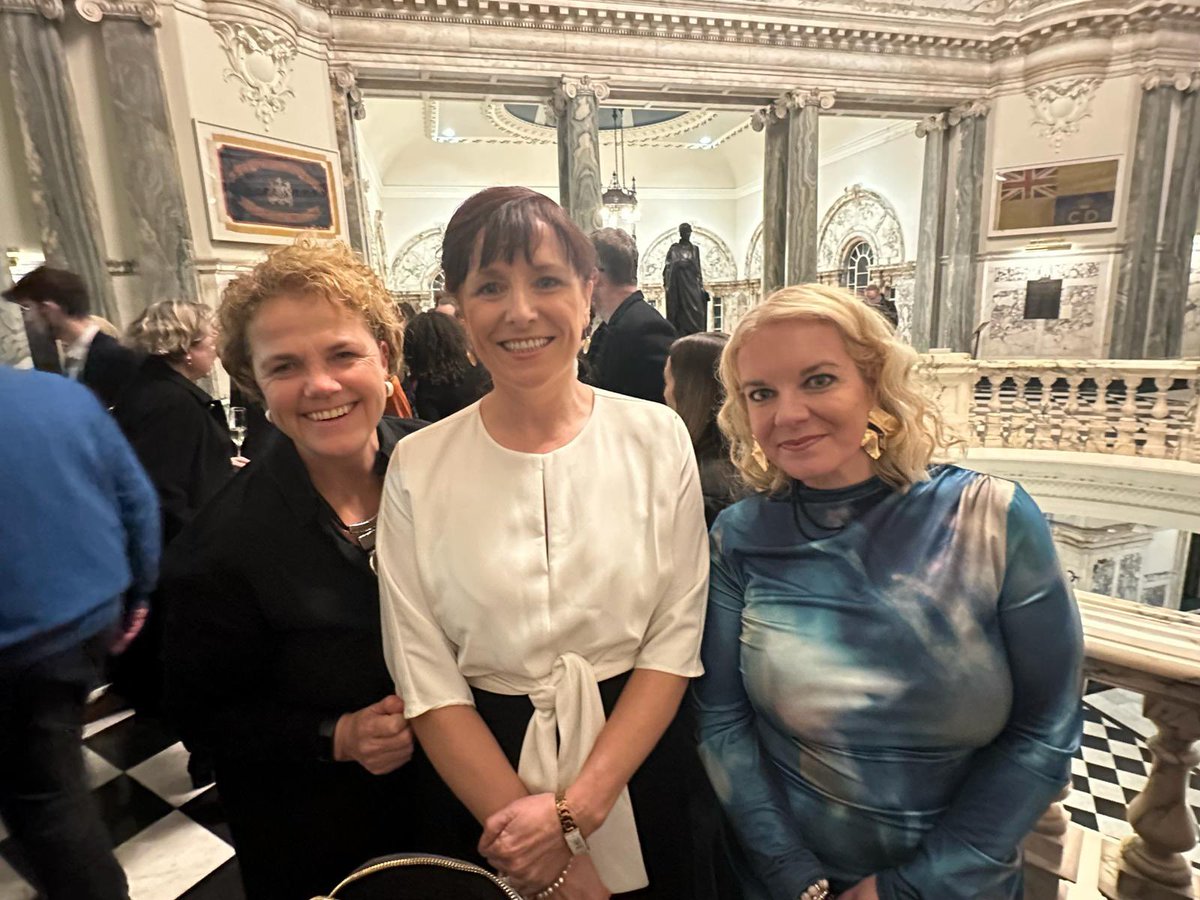 CommunityFound's tweet photo. Our partners from @CFNIreland with our CEO, @Denise_CFI at the #SCIConf organised by @SCI_Belfast, discussing how to tackle issues of conflict and polarisation with other industry leaders! 

@joefingalgreen @PhilanthropyIE @philea_eu @Activelink 

#IrishPhilanthropy https://t.co/qDDOYdJxHo