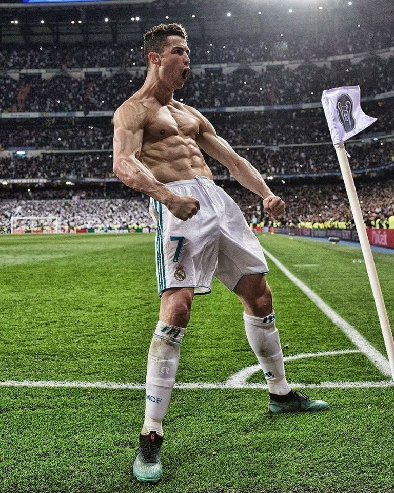 _BeFootball's tweet image. LA LÉGENDE CRISTIANO RONALDO FÊTE AUJOURD'HUI SES 40 ANS ! 🐐🇵🇹

Le temps passe trop vite bordel...