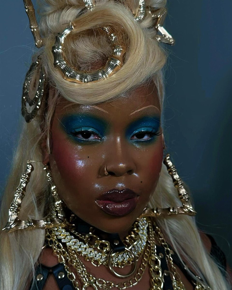 Itszaybaybay's tweet photo. Black Girl Magic ft @patmcgrathreal glass skin trend https://t.co/Rz8dUeSOhc