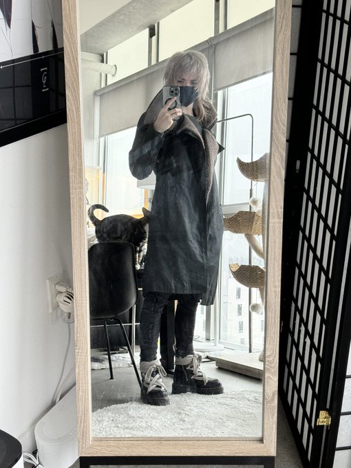 it&rsquo;s raining in LA you know what that means https://t.co/xyWf3jgWWi