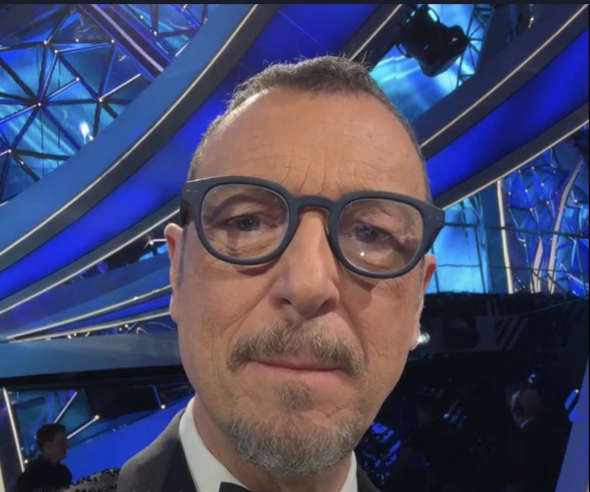 pov noi dal divano che commentiamo i look di tutti
#Sanremo2024