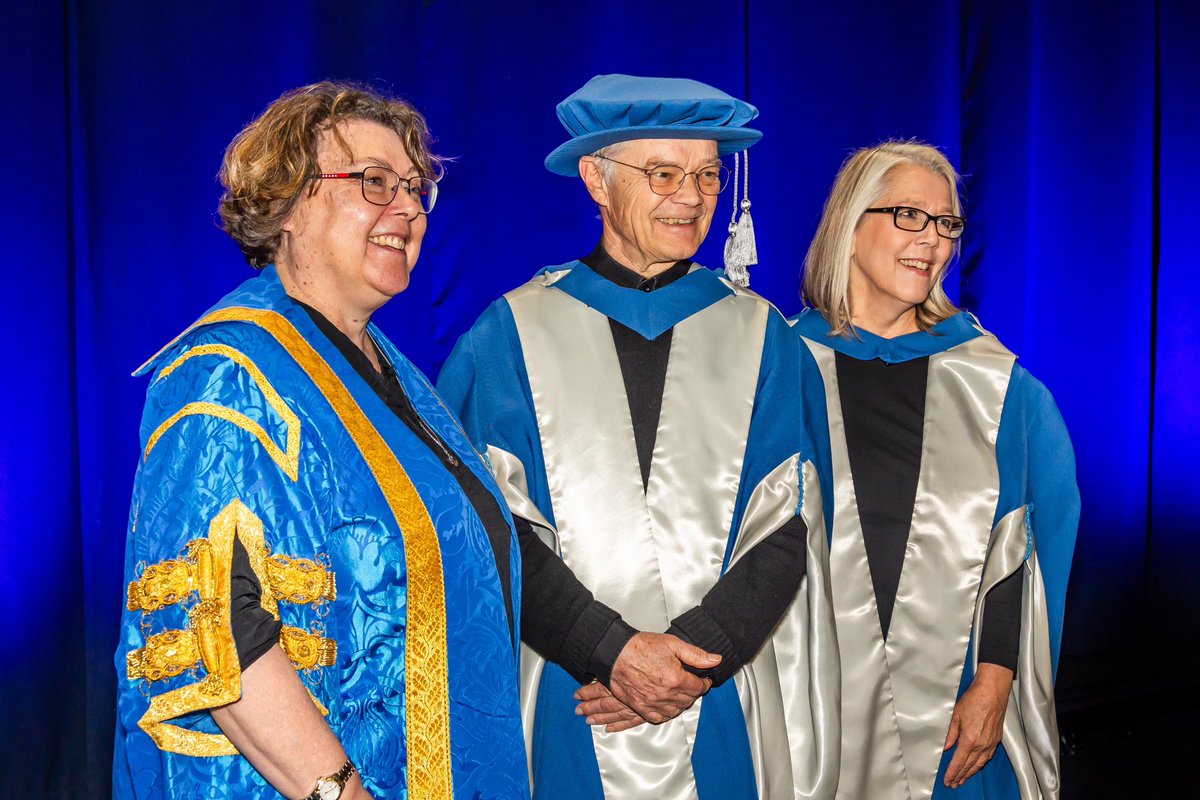 Snap! Peter Clegg @FCBStudios and Andrew Grant @GrantAssocs have both been awarded honorary doctorates @BathSpaUni 💚🌈 both wonderful humans devoted to nature, creativity and imaginative environmental design.