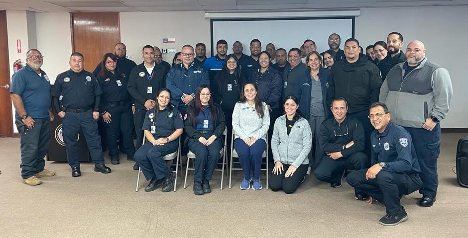 NCEM_DSP's tweet photo. ¡Llegamos a los 400! Esa es la cantidad de paramédicos y despachadores que han recibido el curso de Evaluación Pediátrica con Manejo de Dificultad Respiratoria en la Academia del NCEM. Gracias a las doctoras Lilliana Morales y Milagros Martín de Pumarejo. https://t.co/BRJSQlRmC7