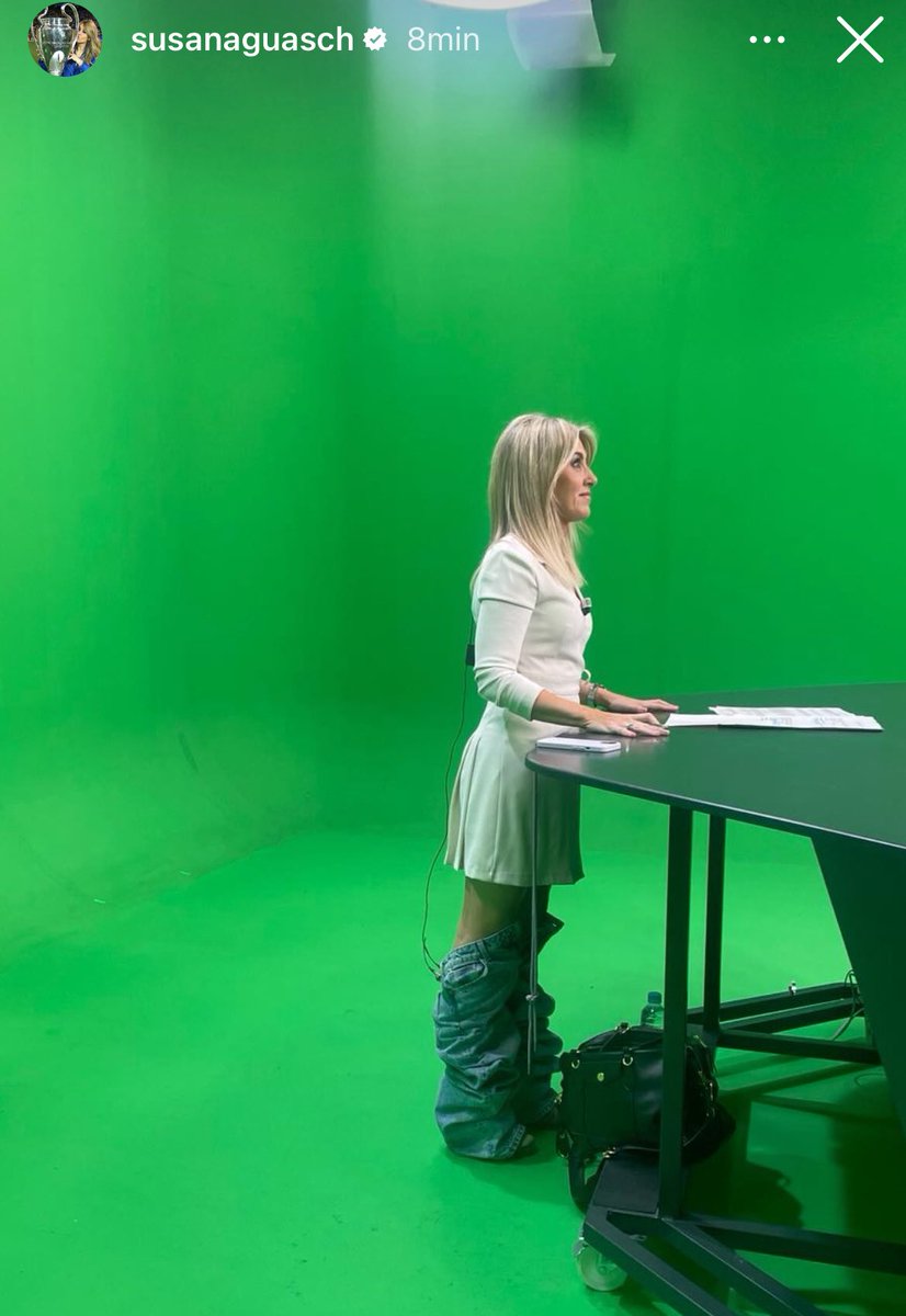 MedF1osTV's tweet image. 📺😂 La ¿magia? De la televisión en @MovistarPlus 

  😅  Del plató de #DeportePlus (que es completamente un croma) al outfit de @sguasch.