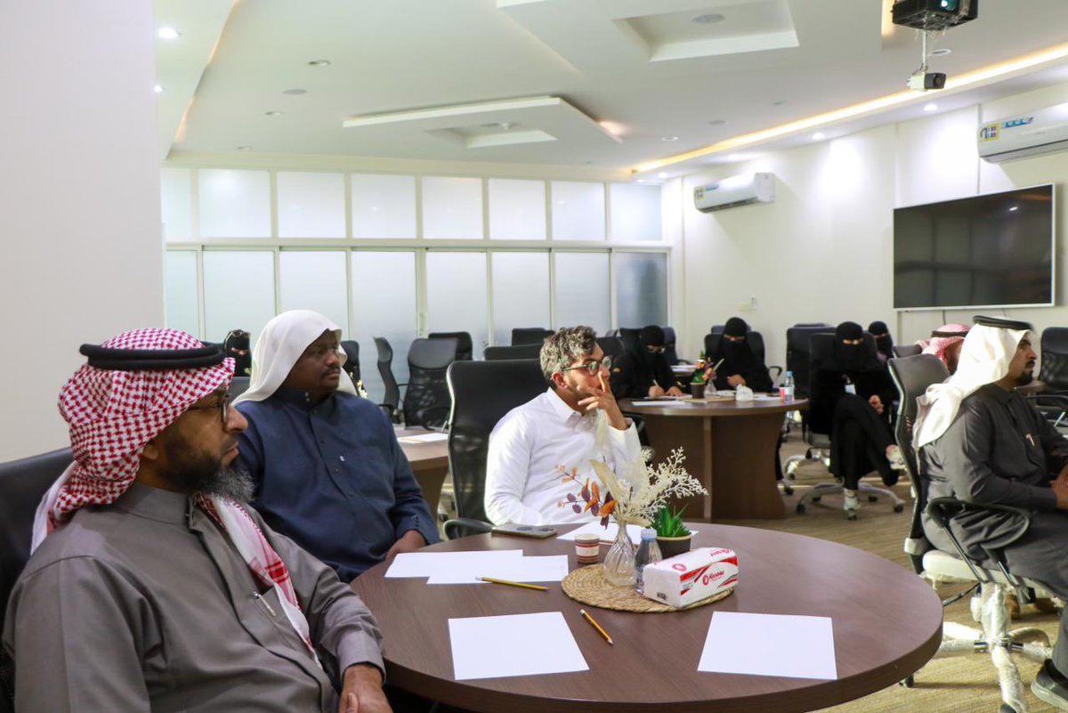 TabukVAs's tweet photo. بإشراف المركز الوطني لتنمية القطاع غير الربحي أقامت جمعية تبوك للعمل التطوعي ورشة عمل بعنوان 
" تصميم الفرص التطوعية " 
قدمتها الأستاذة : وضحى العنزي والتي استهدفت مدراء التطوع ورؤساء الفرق التطوعية والمهتمين في جهات القطاع غير الربحي بهدف تطوير مهارات المشاركين في تصميم الفرص التطوعية وجودة مخرجاتها. 
#العمل_التطوعي
#تبوك