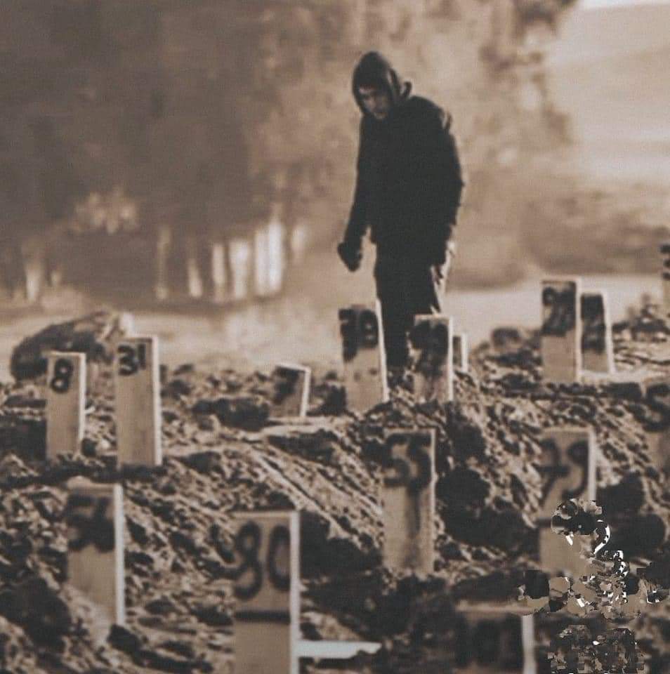 o şehri şeyhim 
yarası 7 dilden ağlayan o kadim şehri.. 
o çocuksuz ve ışıksız şehri
ölsem anlatamam../

#deprem