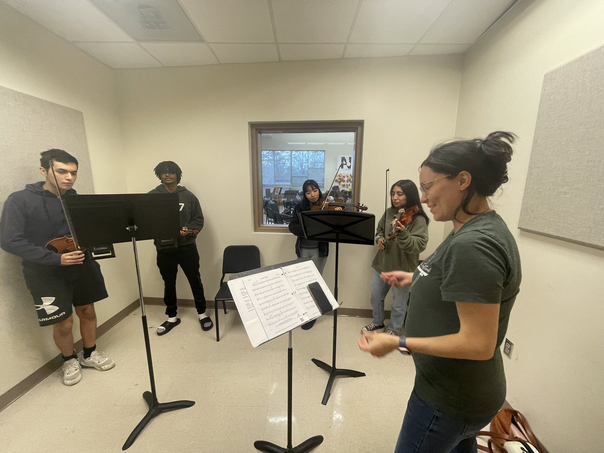 NAHS Orchestra (@nahsorchestra) on Twitter photo The APS Artist Collab continues to help my students reach nw heights! <a href="/erickson_sarah_/">Sarah Erickson</a> #apsarts #artistcollab The APS Artist Collab continues to help my students reach nw heights! <a href="/erickson_sarah_/">Sarah Erickson</a> #apsarts #artistcollab