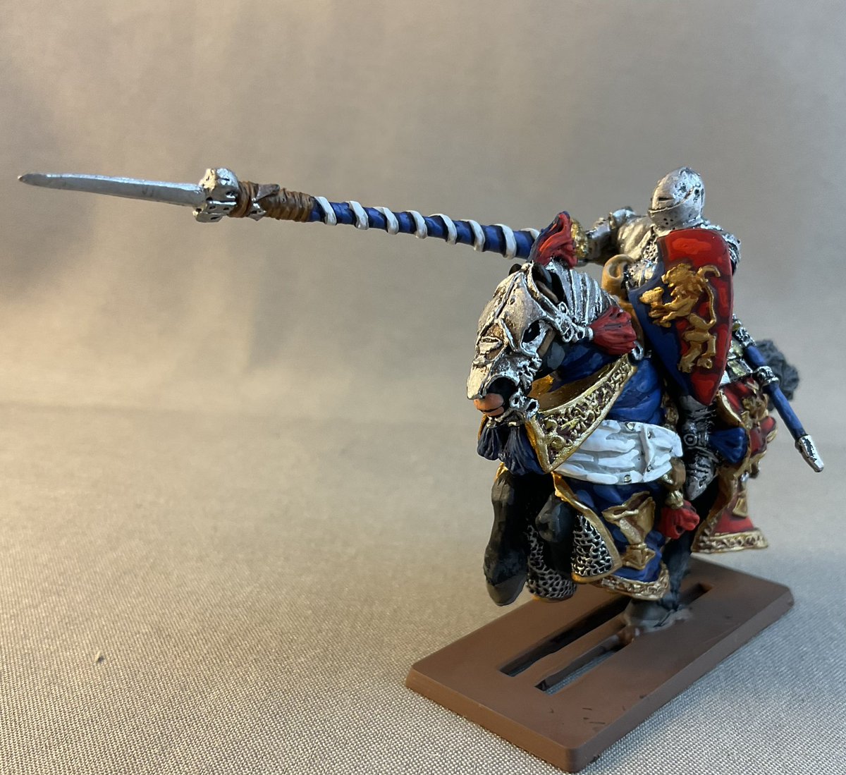Oldwargamer's tweet photo. Can’t believe I have finally finished this guy. Well over 12 months on the painting desk. Why? Wish I knew 🤷 I’d do a little and then he would get bumped to the back of the queue. Does this happen for anyone else?
#wargaming #GamezoneMiniatures #knight #oldhammer #bretonnian https://t.co/e5UTS7qtRj