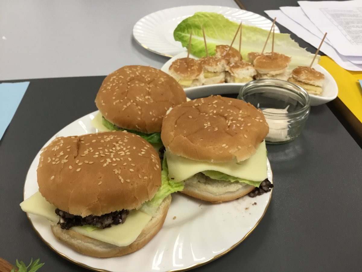 AGSNutrition's tweet photo. Hamden 8 might be the ones to Beat in the AGS BURGER CHALLENGE, looking forward to the rest of year 8 dishes. https://t.co/rHlwiwFzoW