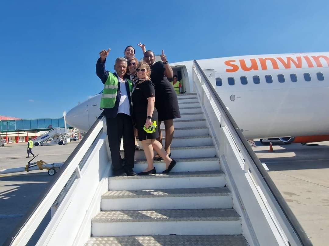 ECASAVaradero's tweet photo. #losprimerosanfitriones 
🛩Aeropuerto Internacional Juan Gualberto Gómez de #Varadero, garantizando sus servicios con operatividad,  calidad y precisión. 
.
.
.#VolamosContigo
#ECASA #ministeriodeltransporte #CubaUnica 
#CubaDestinoSeguro 

📸 Pedro Rivera Álvarez https://t.co/WxWYC1bSAt