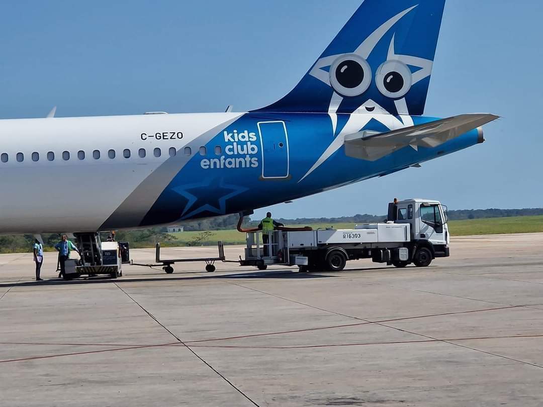 ECASAVaradero's tweet photo. #losprimerosanfitriones 
🛩Aeropuerto Internacional Juan Gualberto Gómez de #Varadero, garantizando sus servicios con operatividad,  calidad y precisión. 
.
.
.#VolamosContigo
#ECASA #ministeriodeltransporte #CubaUnica 
#CubaDestinoSeguro 

📸 Pedro Rivera Álvarez https://t.co/WxWYC1bSAt