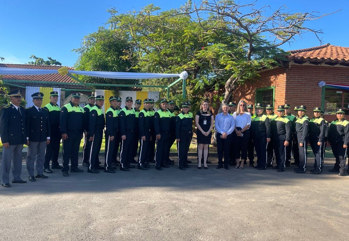 policlinicoasu's tweet photo. Acto de graduación de nuevos agentes de la Policía Municipal de Tránsito "Promoción Insp. Principal Antio Duarte". Agradecemos por la invitación para este significativo acto y el reconocimiento a nuestras profesionales de salud, https://t.co/F7UEA3AeMJ