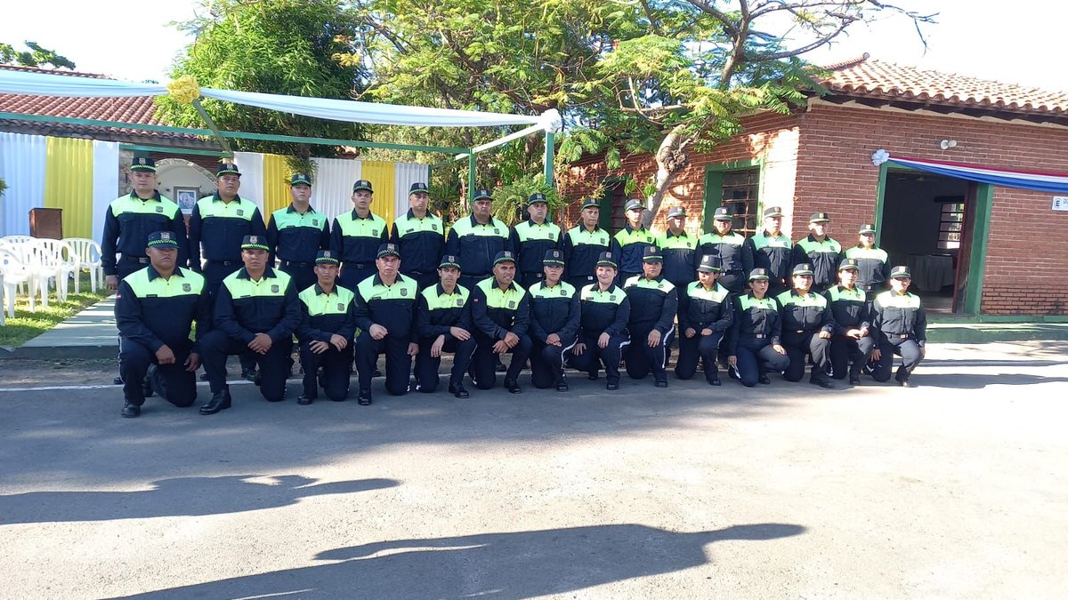policlinicoasu's tweet photo. Acto de graduación de nuevos agentes de la Policía Municipal de Tránsito "Promoción Insp. Principal Antio Duarte". Agradecemos por la invitación para este significativo acto y el reconocimiento a nuestras profesionales de salud, https://t.co/F7UEA3AeMJ