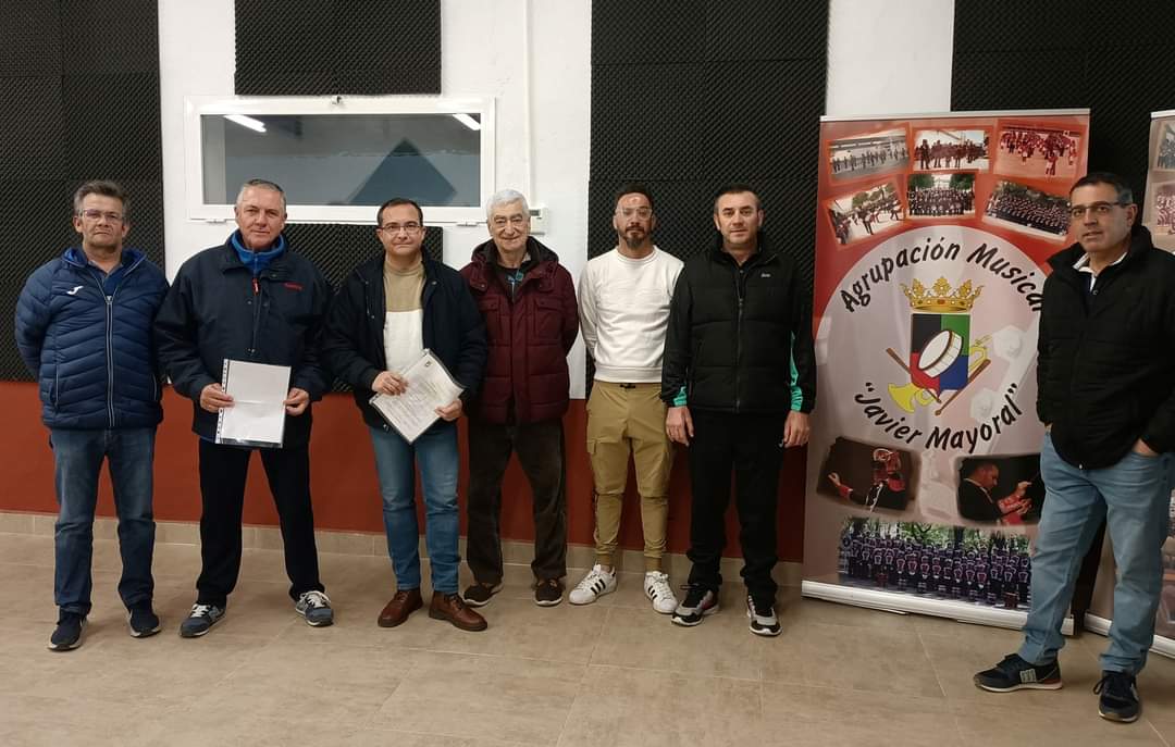RENOVACIÓN del compromiso adquirido con la Junta de cofradías de semana santa de Pedro Muñoz para el Domingo de Ramos y Resucitado.