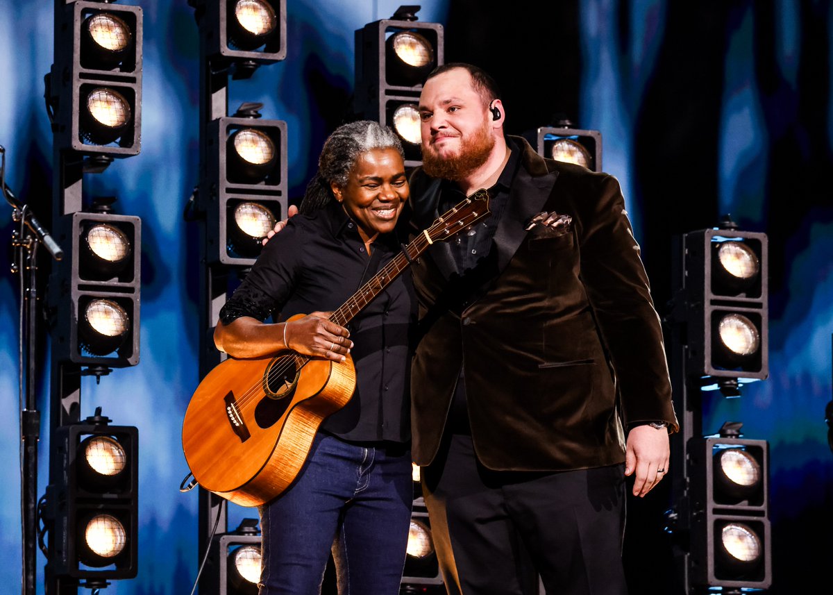 GRAMMYS tweet media